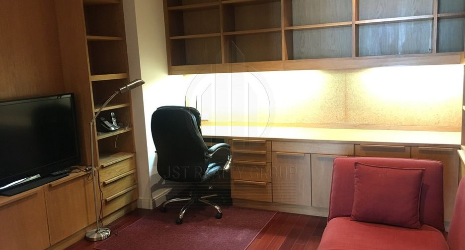 For rent 4 bedrooms condo in Pathum Wan, Bangkok