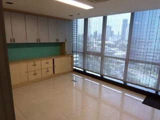 For rent 1 bed office in Khlong Toei, Bangkok