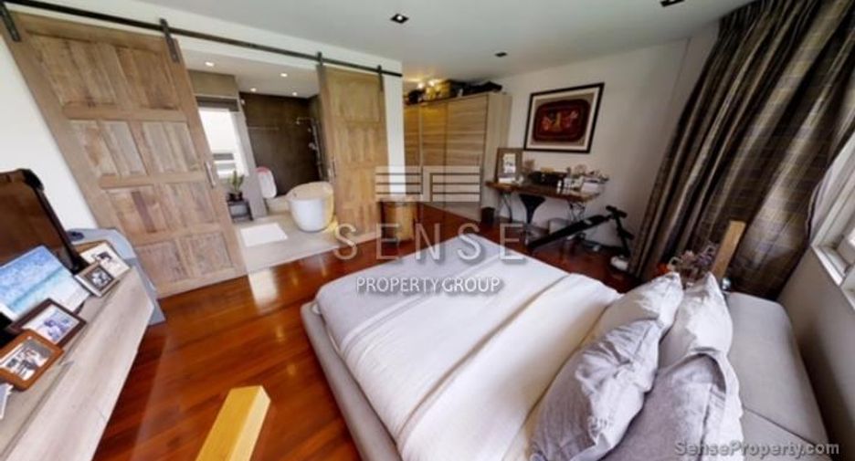For rent 4 bedrooms townhouse in Sathon, Bangkok