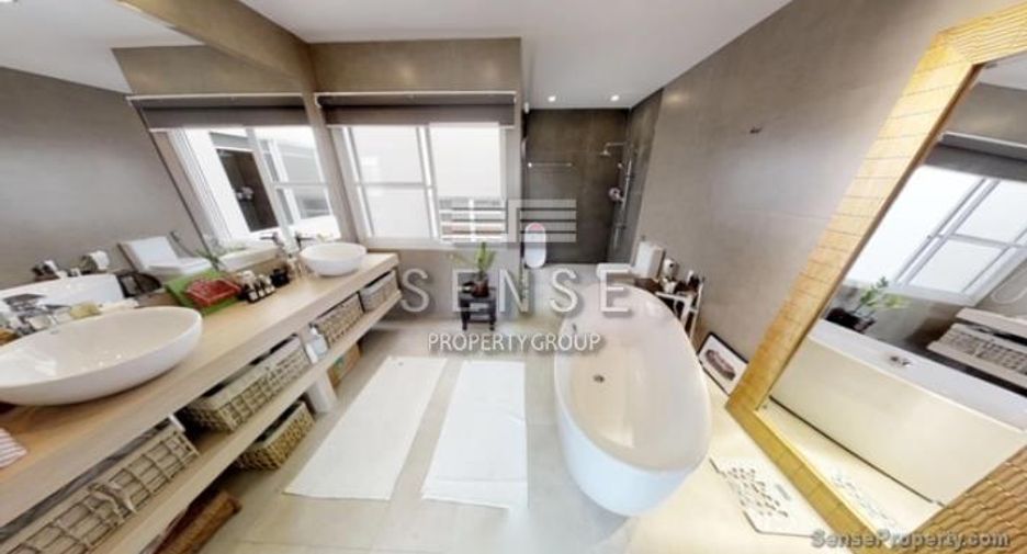 For rent 4 bedrooms townhouse in Sathon, Bangkok