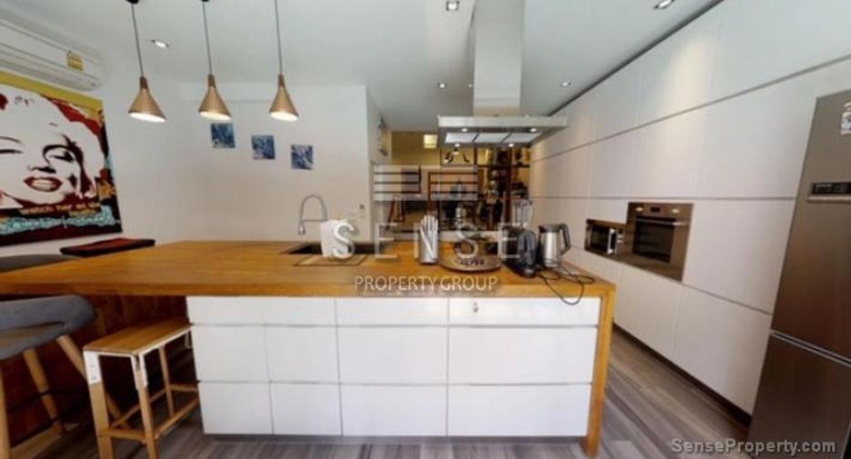For rent 4 bedrooms townhouse in Sathon, Bangkok