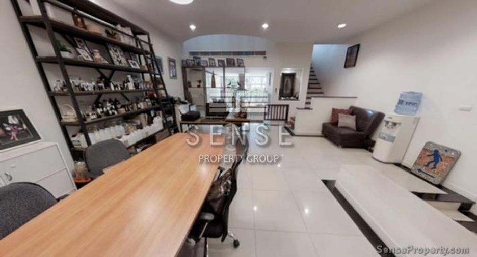 For rent 4 bedrooms townhouse in Sathon, Bangkok
