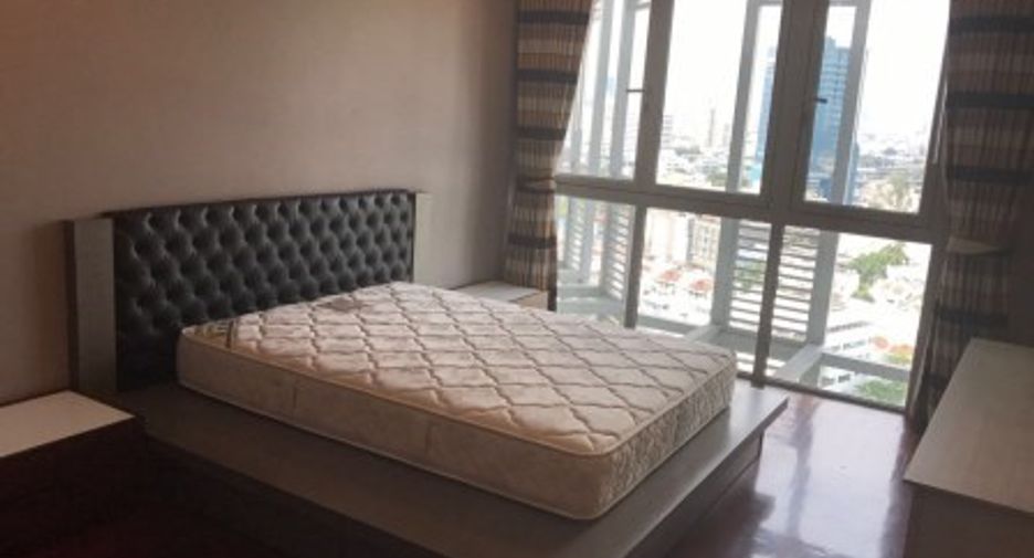 For sale 3 bed condo in Yan Nawa, Bangkok