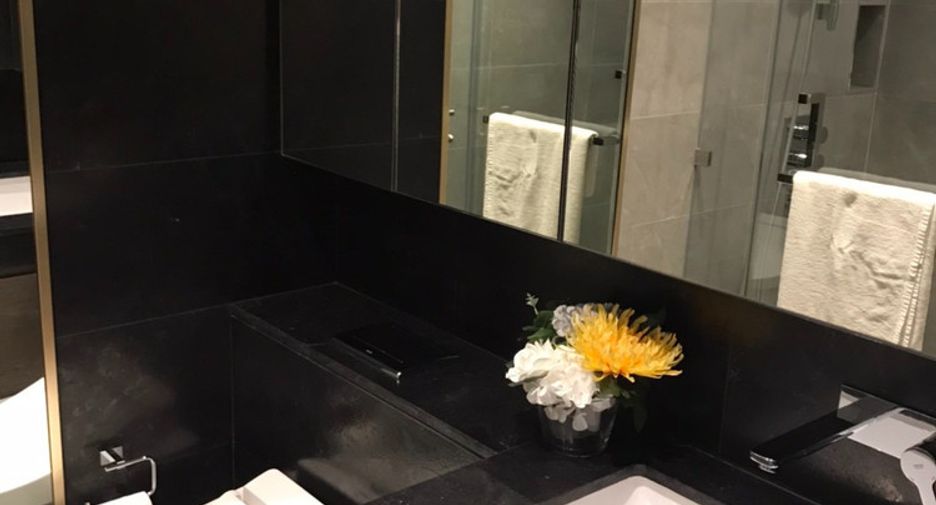 For rent and for sale 1 bed condo in Pathum Wan, Bangkok
