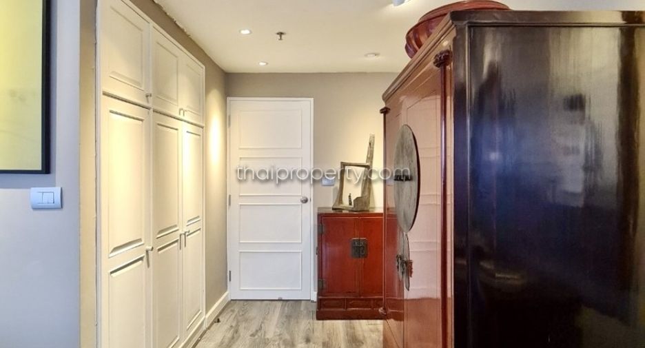 For sale studio condo in Pratumnak, Pattaya