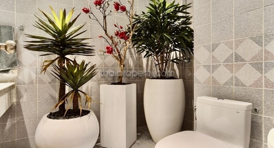 For sale studio condo in Pratumnak, Pattaya
