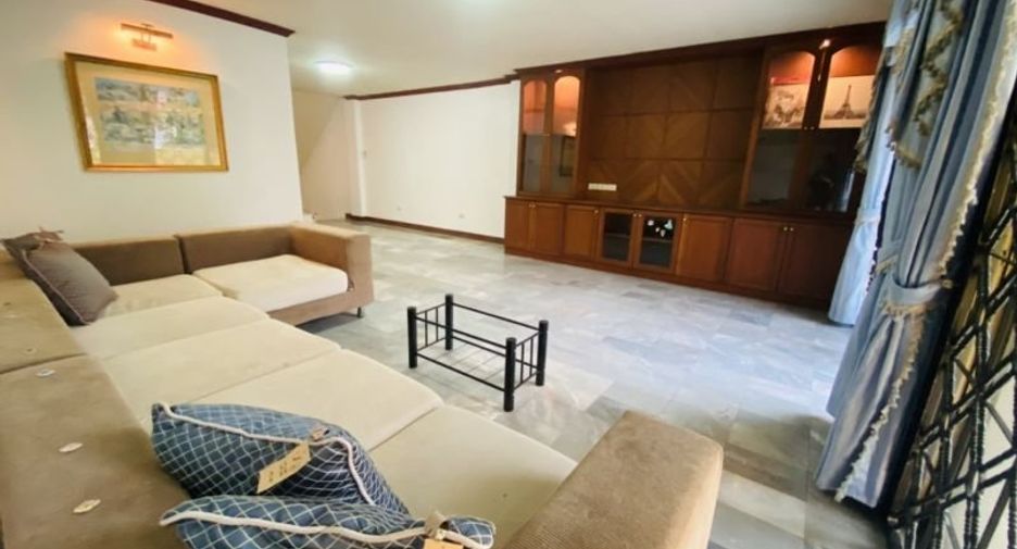 For rent 4 ベッドルーム house in Phra Nakhon, Bangkok