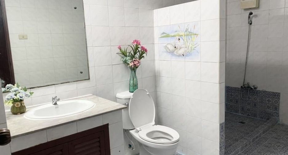 For rent 4 ベッドルーム house in Phra Nakhon, Bangkok