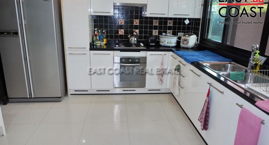 For sale 4 bedrooms house in Bang Lamung, Chonburi
