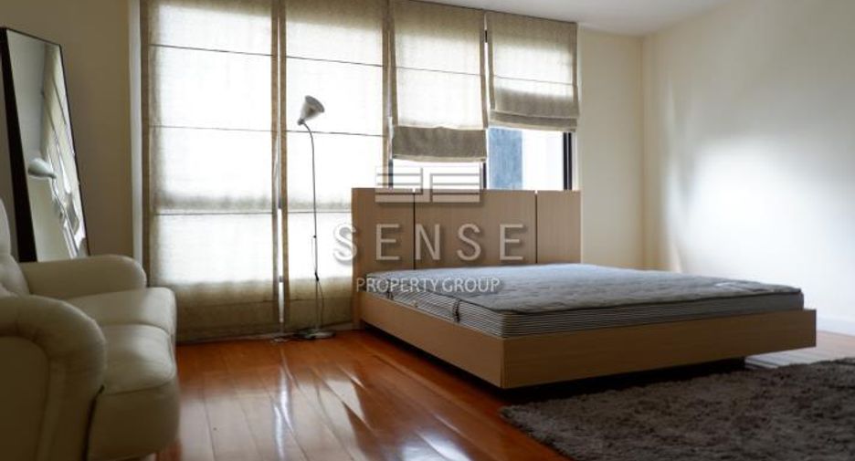 For rent 2 bedrooms condo in Watthana, Bangkok