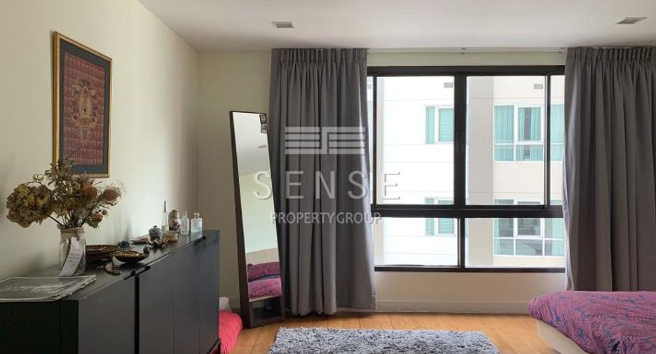 For rent 2 bedrooms condo in Watthana, Bangkok