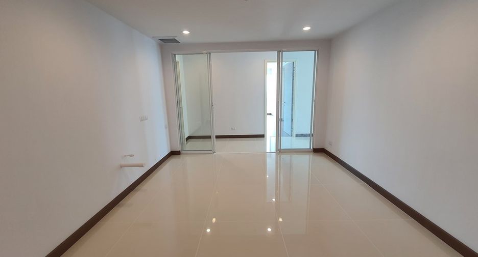 For sale そして for rent 4 Beds condo in Yan Nawa, Bangkok