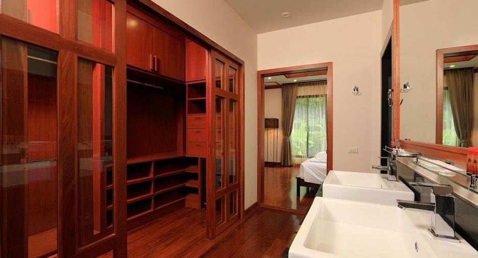 For rent 4 bed villa in Mueang Phuket, Phuket