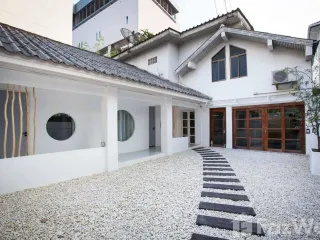 For rent 4 bed house in Huai Khwang, Bangkok
