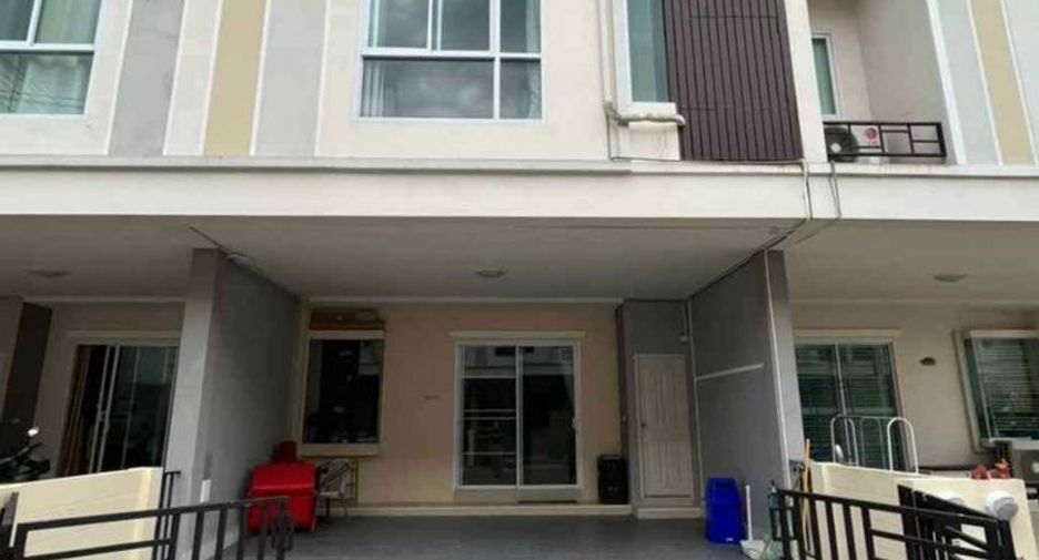 For rent 3 bed townhouse in Saraphi, Chiang Mai