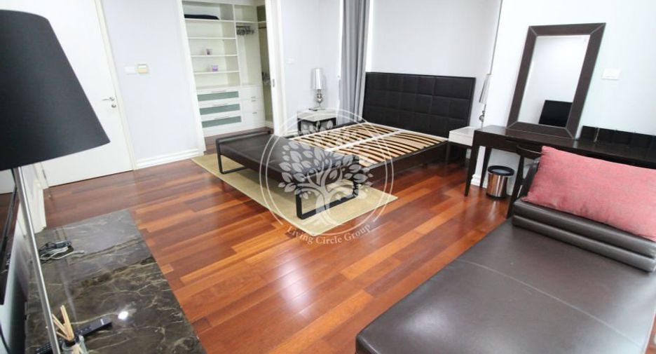 Condo en alquiler de 4 habitaciones en Pathum Wan, Bangkok