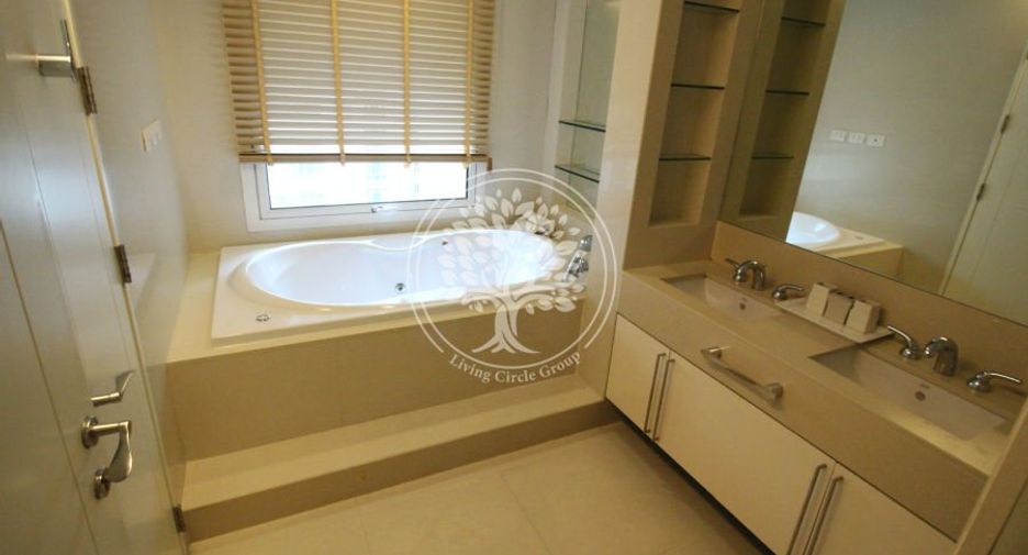 Condo en alquiler de 4 habitaciones en Pathum Wan, Bangkok