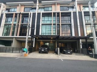 For rent 3 Beds office in Lat Phrao, Bangkok
