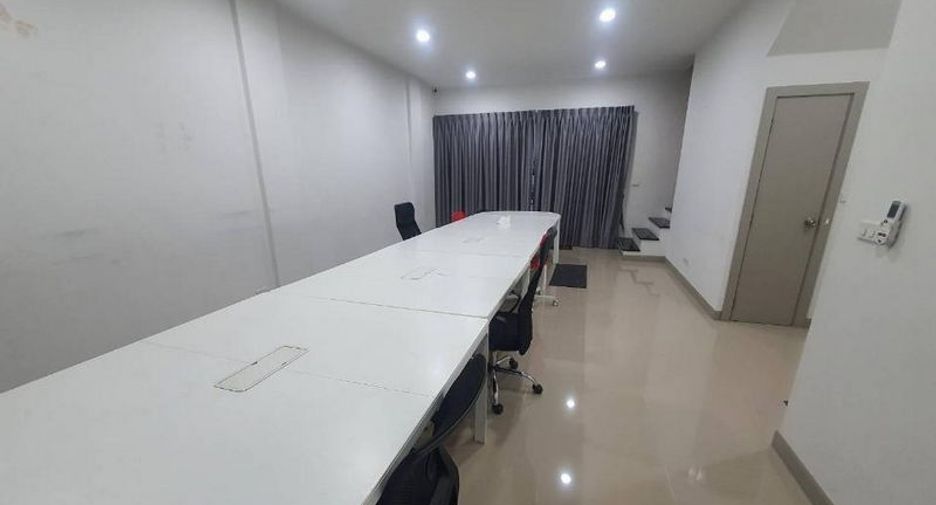 For rent 3 Beds office in Lat Phrao, Bangkok