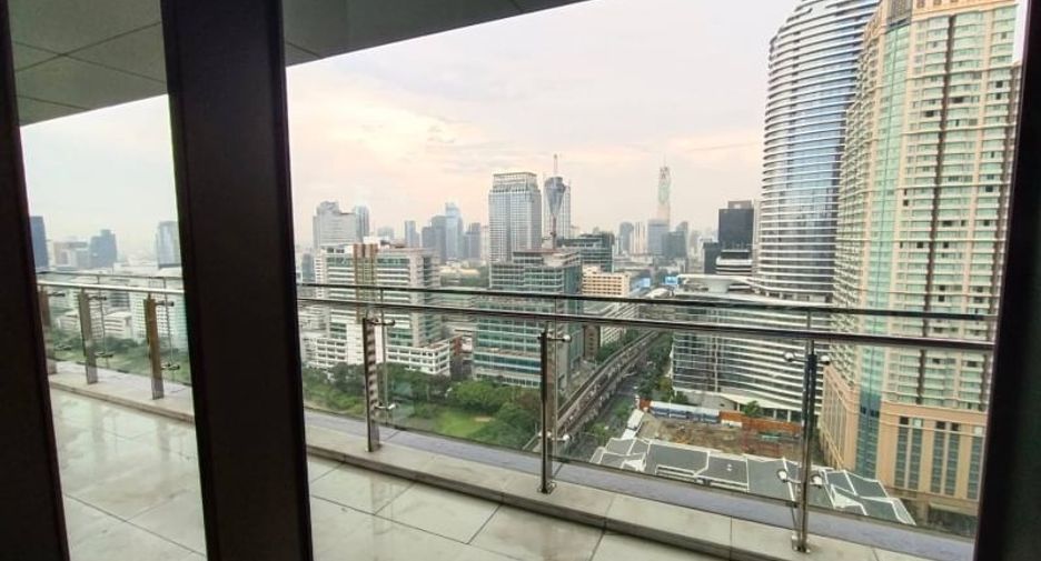 Condo en alquiler y en venta de 4 habitaciones en Pathum Wan, Bangkok