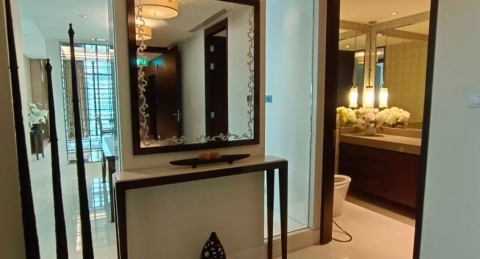Condo en alquiler y en venta de 4 habitaciones en Pathum Wan, Bangkok