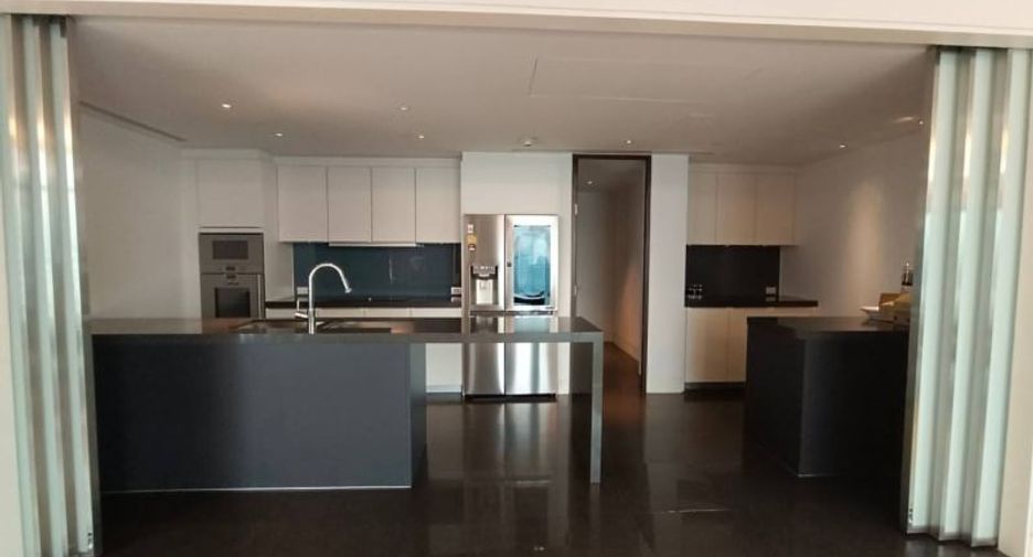 Condo en alquiler y en venta de 4 habitaciones en Pathum Wan, Bangkok