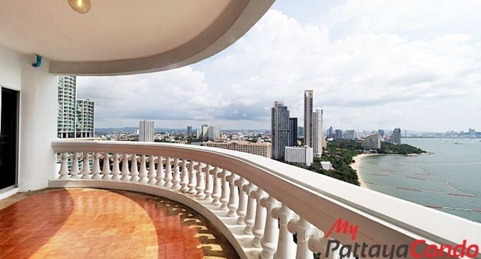 For rent 3 bedrooms condo in Bang Lamung, Chonburi