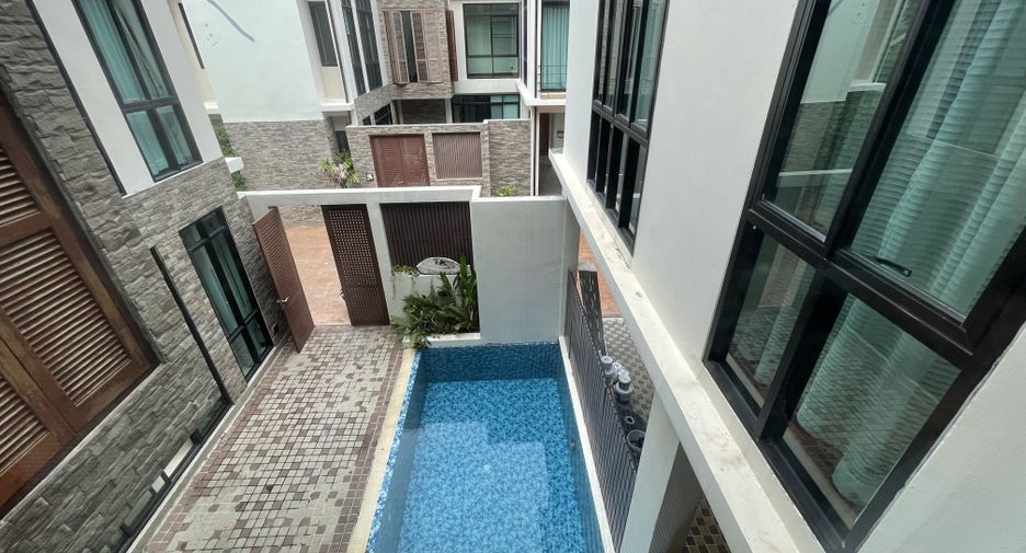 For rent 4 Beds villa in Khlong Toei, Bangkok