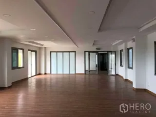 Аренда и продажа склад в Mueang Samut Prakan, Самутпракан