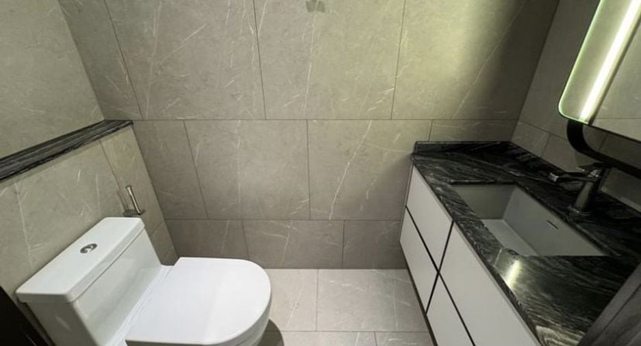 For rent 2 bed condo in Watthana, Bangkok