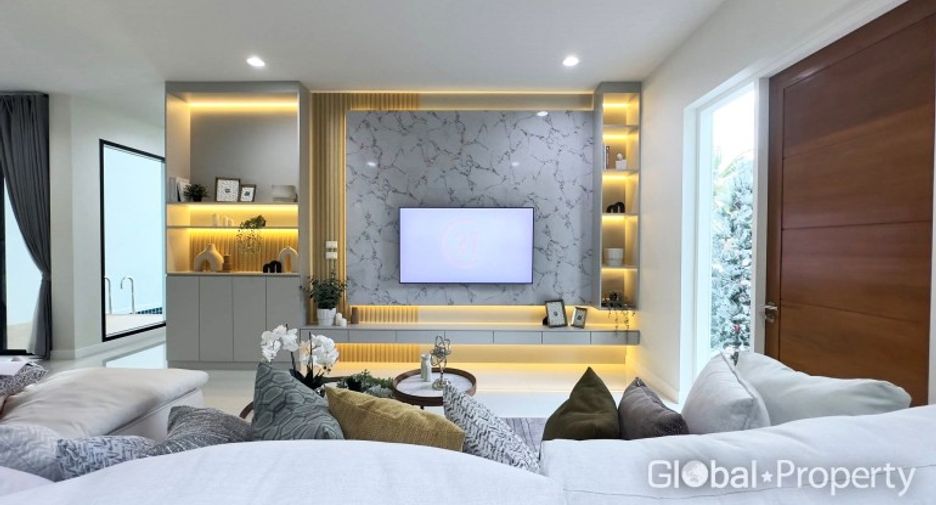For sale 4 bedrooms house in Sattahip, Chonburi