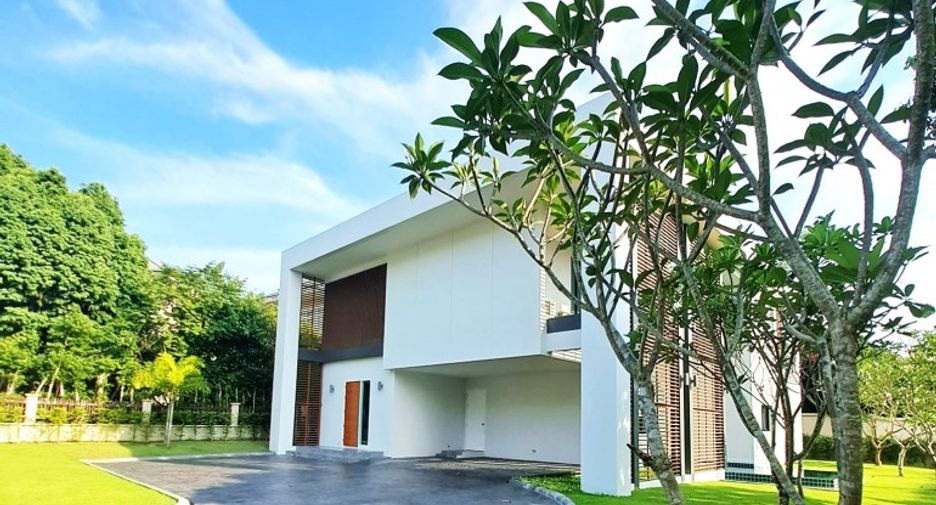 For sale 4 bedrooms house in Sattahip, Chonburi
