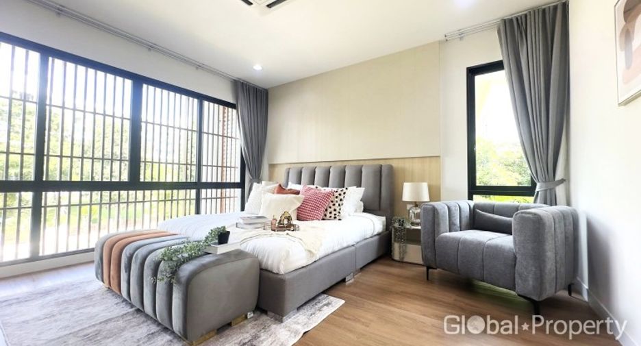For sale 4 bedrooms house in Sattahip, Chonburi
