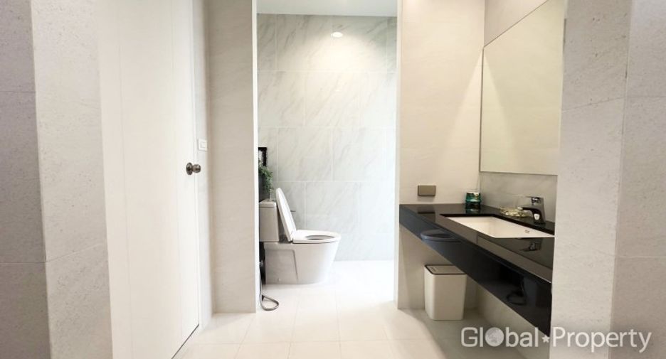For sale 4 bedrooms house in Sattahip, Chonburi