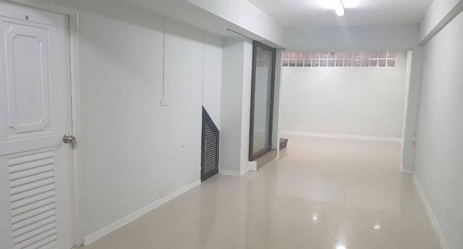 For sale and for rent retail Space in Lat Phrao, Bangkok