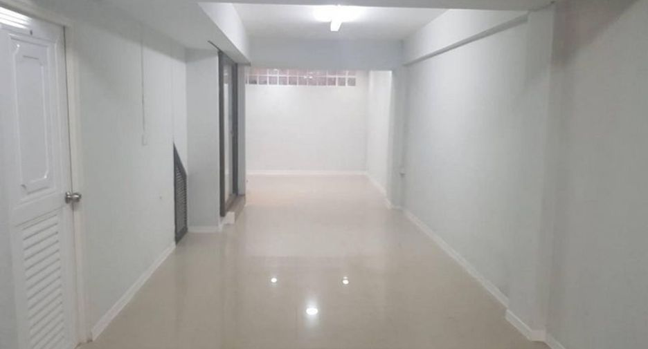 For sale そして for rent retail Space in Lat Phrao, Bangkok