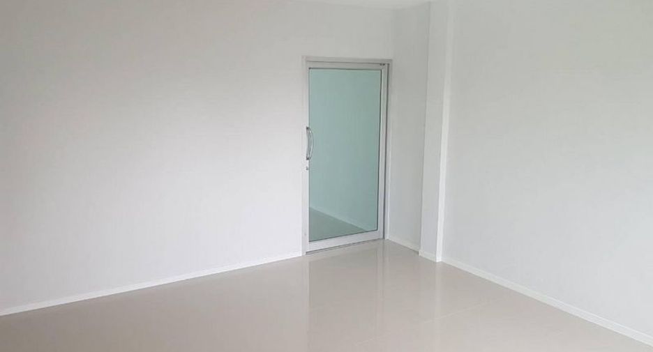For sale and for rent retail Space in Lat Phrao, Bangkok