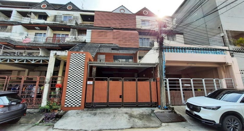 For sale and for rent 5 bed townhouse in Suan Luang, Bangkok