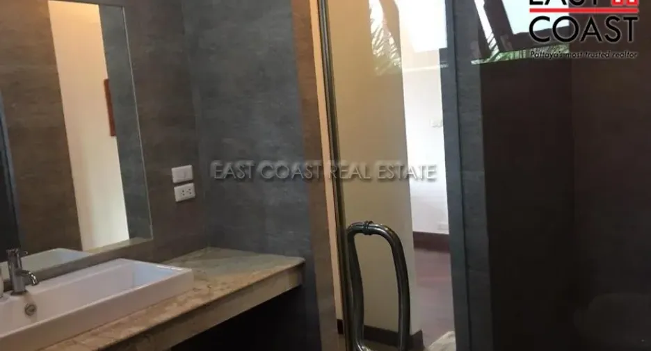 Casa en alquiler y en venta de 4 habitaciones en Bang Saray, Pattaya