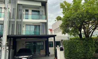 For sale 4 bed townhouse in Taling Chan, Bangkok
