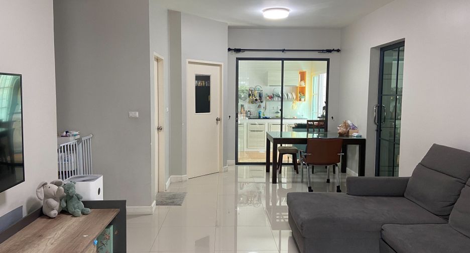 For sale 4 bed townhouse in Taling Chan, Bangkok