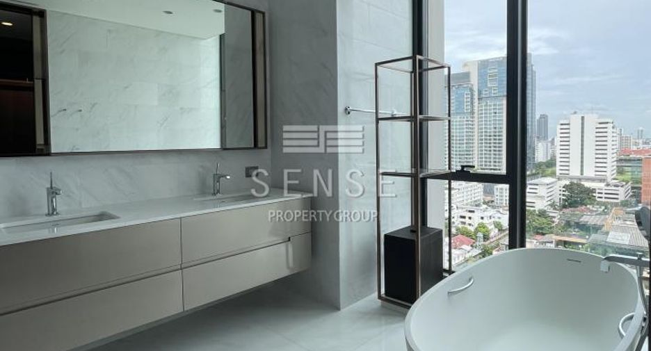 À louer 3 chambres condo à Pathum Wan, Bangkok