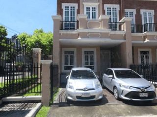 For rent 4 bedrooms townhouse in Watthana, Bangkok