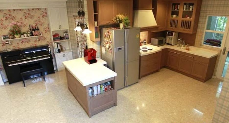 For sale 4 ベッドルーム house in Bang Kruai, Nonthaburi
