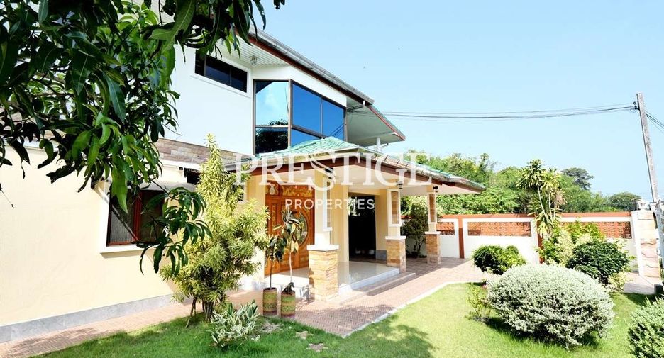 For sale 4 bedrooms house in Sattahip, Chonburi