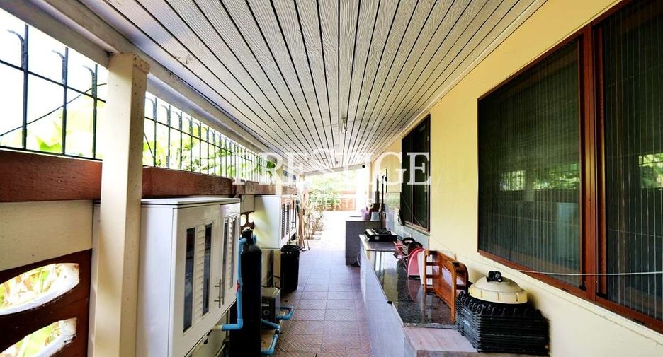 For sale 4 bedrooms house in Sattahip, Chonburi