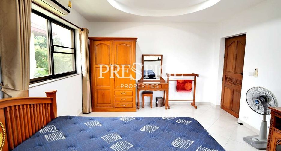 For sale 4 bedrooms house in Sattahip, Chonburi