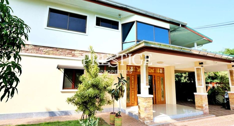 For sale 4 bedrooms house in Sattahip, Chonburi