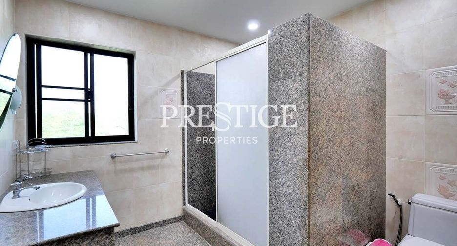 For sale 4 bedrooms house in Sattahip, Chonburi