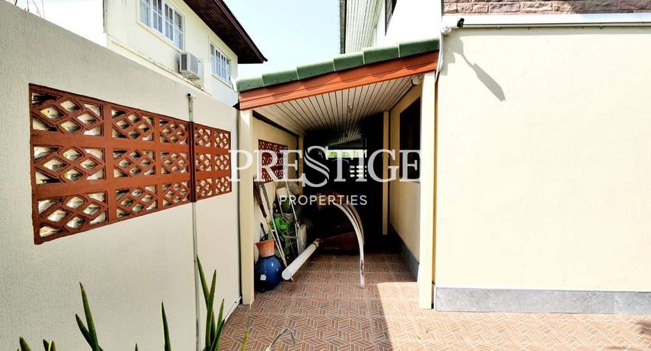 For sale 4 bedrooms house in Sattahip, Chonburi